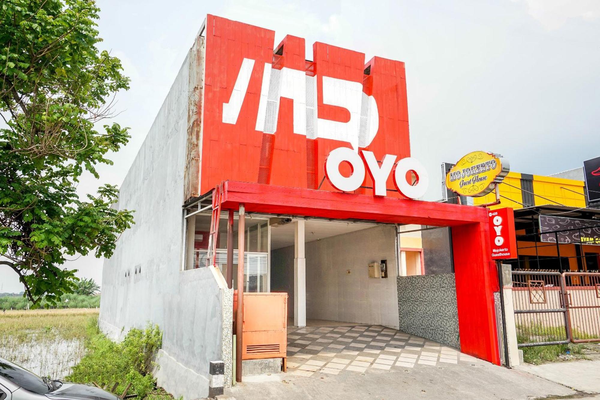 Oyo 425 Mojokerto Guesthouse Екстериор снимка