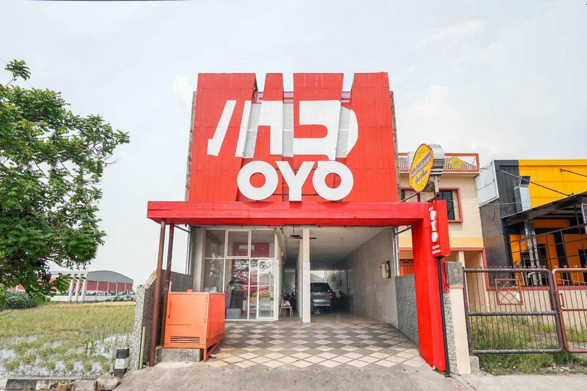Oyo 425 Mojokerto Guesthouse Екстериор снимка